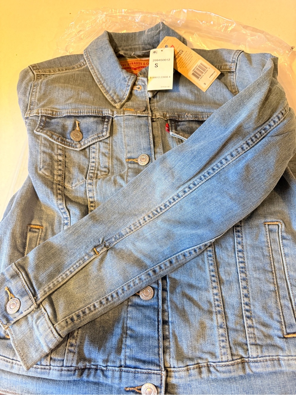 Levi's Women’s Light Wash Denim Jacket - Blue Trucker - Picture 2 of 3